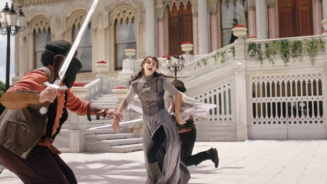 Video Reference: Window, Entertainment, Performing arts, Street fashion, Musical instrument, Event, Performance art, Street, Violist, Violin family