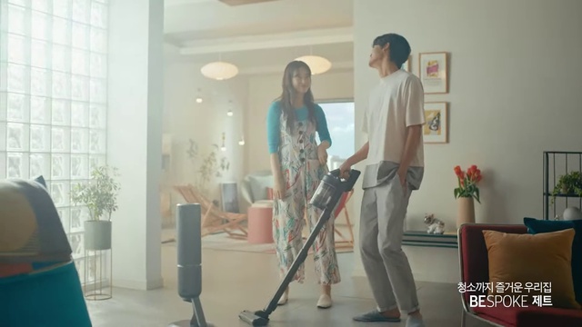 Video Reference: Joint, Shoe, Plant, Building, Flooring, Standing, Interior design, Floor, Houseplant, Cleanliness