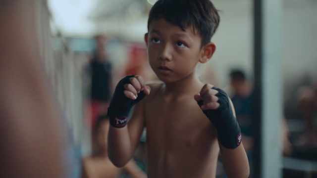 Video Reference: Cheek, Shoulder, Flash photography, Eyelash, Gesture, Happy, Toddler, Elbow, Chest, Thumb