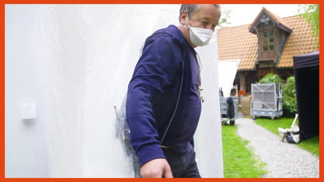 Video Reference: Plant, Sleeve, Street fashion, Electric blue, Grass, Formal wear, Event, Flooring, Magenta, Job