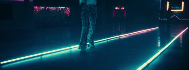 Video Reference: Water, Shoe, Entertainment, Musician, Performing arts, Music, Music artist, Visual effect lighting, Electric blue, Thigh