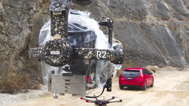 Video Reference: Tire, Wheel, Land vehicle, Vehicle, Car, Motor vehicle, Automotive tire, Automotive design, Automotive exterior, Automotive wheel system