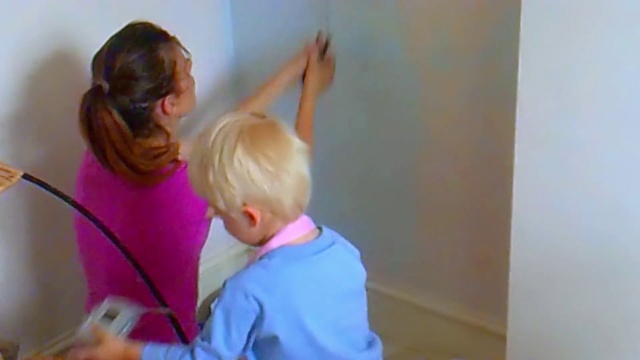 Video Reference: Gesture, Happy, T-shirt, Toddler, Elbow, Paint, Hearing, Event, Leisure, Fun