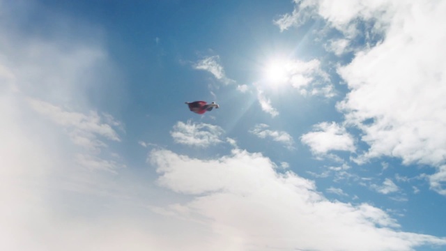 Video Reference: Cloud, Sky, Atmosphere, Air travel, Aerostat, Cumulus, Wing, Airship, Wind, Air sports