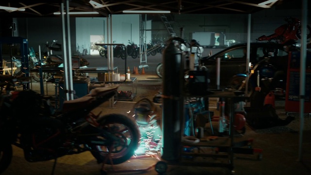 Video Reference: Motor vehicle, Tire, Automotive design, Wheel, Vehicle, Automotive tire, Automotive lighting, Automotive wheel system, Fender, Auto part