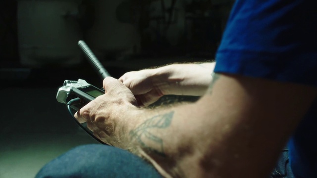 Video Reference: Gesture, Medical glove, Writing instrument accessory, Wrist, Tints and shades, Revolver, Nail, Service, Paint brush, Artist