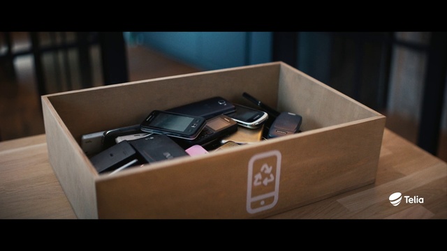 Video Reference: Packing materials, Shipping box, Drawer, Eyewear, Audio equipment, Gadget, Carton, Wood, Automotive design, Relocation