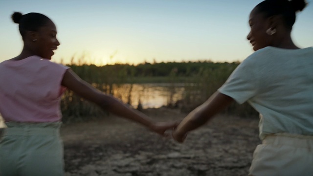 Video Reference: Sky, People in nature, Flash photography, Happy, Sunlight, Gesture, Holding hands, Morning, Grass, Summer