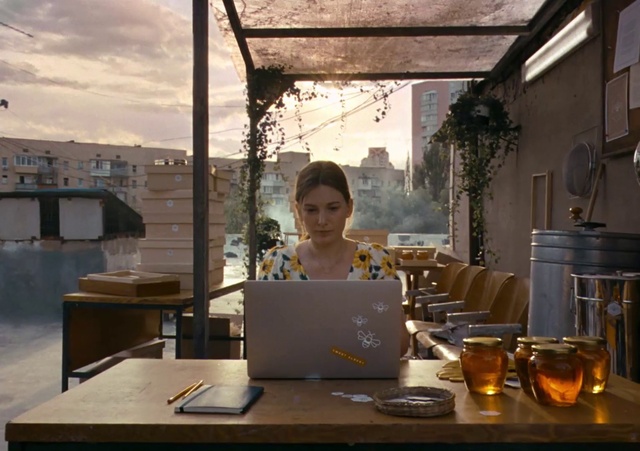 Video Reference: Table, Tableware, Furniture, Laptop, Drinkware, Cloud, Desk, Coffee cup, Personal computer, Cup