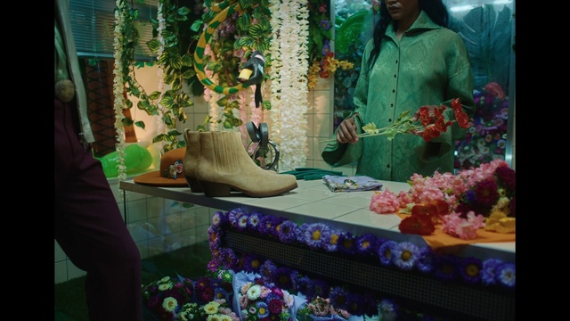 Video Reference: Green, Human, Fashion, Textile, Plant, Organism, Selling, Public space, Retail, Leisure