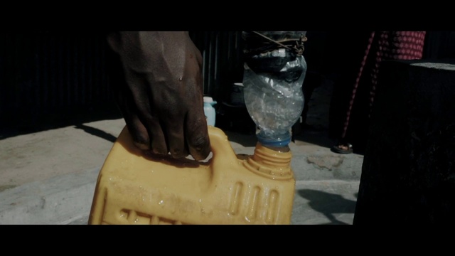 Video Reference: Statue, Sculpture, Art, Font, Wood, Tints and shades, Thigh, Human leg, Knee, Glass