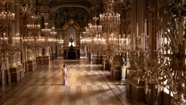 Video Reference: Temple, Interior design, Decoration, City, Hall, Symmetry, Building, Event, Chandelier, Ceiling