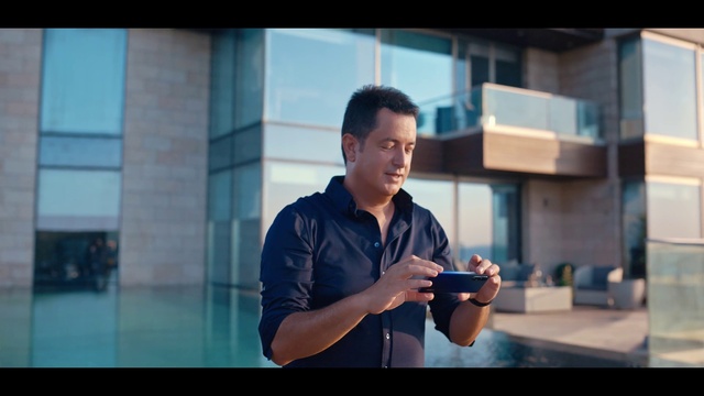 Video Reference: Flash photography, Gesture, Gadget, Tableware, Leisure, White-collar worker, Electronic device, Electric blue, Audio equipment, Fun