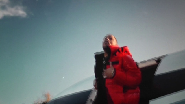 Video Reference: Cloud, Sky, Travel, Flash photography, Camera, Fun, Photographer, Event, Gadget, Recreation