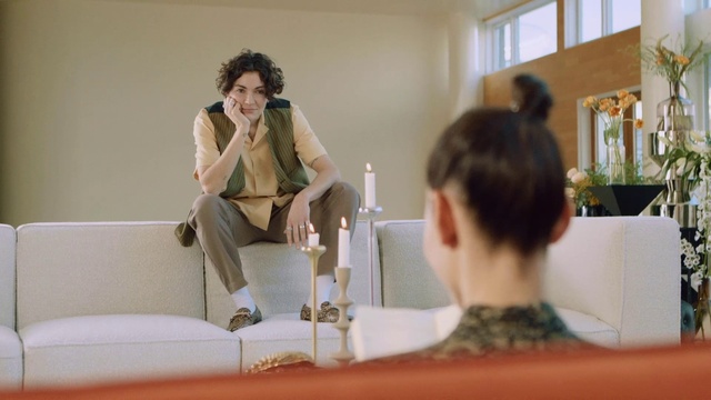 Video Reference: Plant, Comfort, Knee, Thigh, Fashion design, Flooring, Event, Couch, Fun, Houseplant