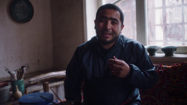 Video Reference: Sleeve, Window, Tableware, Audio equipment, T-shirt, Electronic device, Technology, Fun, Eyewear, Smile