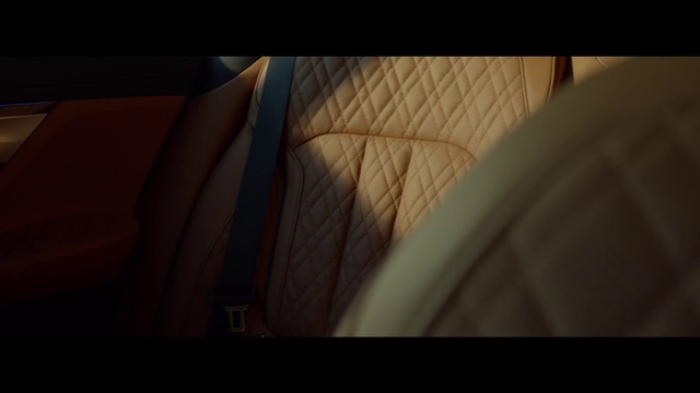 Video Reference: Window, Flash photography, Vehicle door, Automotive mirror, Automotive design, Tints and shades, Automotive exterior, Comfort, Windshield, Human leg