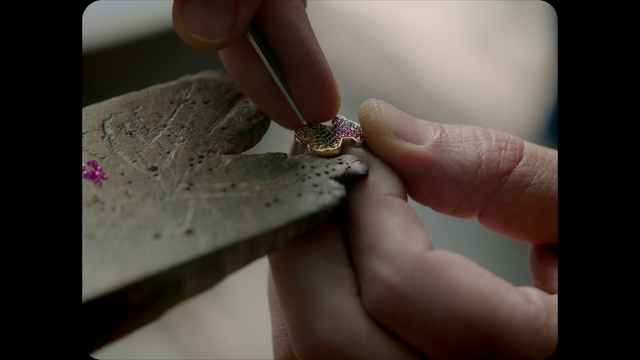 Video Reference: Hand, Wood, Gesture, Finger, Nail, Thumb, Wrist, Art, Human leg, Jewellery