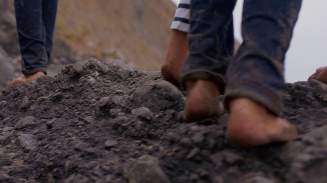 Video Reference: People in nature, Gesture, Bermuda shorts, Grass, Thigh, Landscape, Bedrock, Human leg, Foot, Barefoot