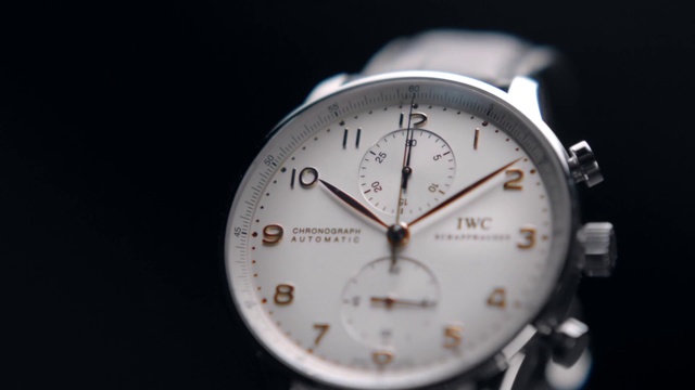 Video Reference: Watch, Analog watch, Clock, Font, Watch accessory, Jewellery, Circle, Electric blue, Number, Glass