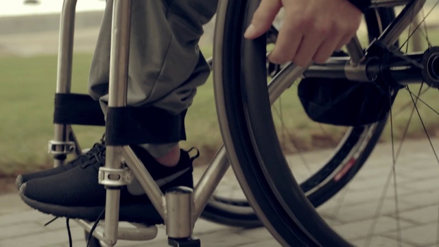 Video Reference: Wheel, Tire, Bicycle tire, Leg, Automotive tire, Bicycle frame, Bicycle wheel, Bicycle part, Bicycle fork, Rim