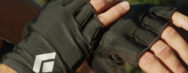 Video Reference: Sleeve, Gesture, Grey, Finger, Bag, Waist, Thumb, Wrist, Personal protective equipment, Denim