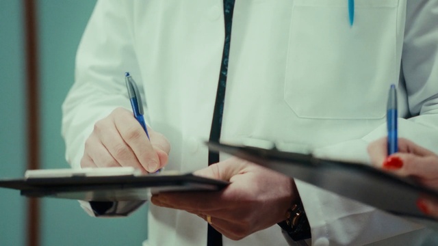 Video Reference: Hand, Watch, Sleeve, Gesture, Finger, Thumb, Gadget, Vehicle door, Automotive design, Nail