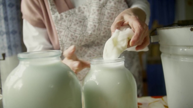 Video Reference: Hand, Solution, Fluid, Ingredient, Drink, Bottle, Plastic bottle, Gas, Solvent, Recipe