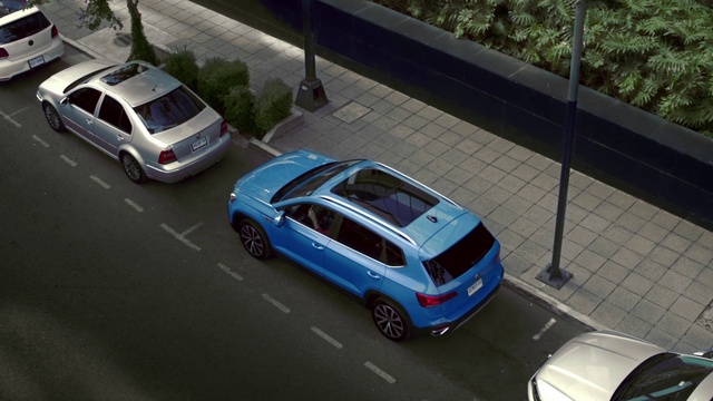 Video Reference: Car, Land vehicle, Vehicle, Tire, Wheel, Window, Motor vehicle, Automotive design, Automotive tire, Alloy wheel