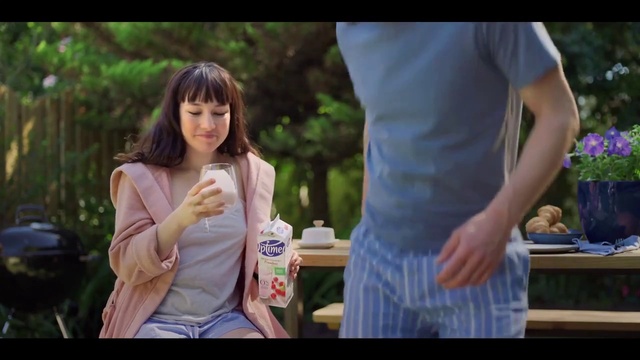 Video Reference: Shoulder, Plant, Happy, Gesture, Street fashion, Grass, Leisure, Recreation, Tree, Waist