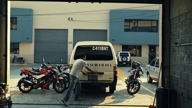 Video Reference: Automotive parking light, Wheel, Tire, Land vehicle, Car, Vehicle, Automotive tire, Automotive lighting, Motor vehicle, Vehicle registration plate