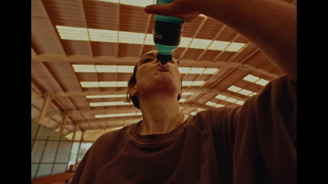 Video Reference: Hand, Shoulder, Shirt, Jaw, Vision care, Eyewear, Gesture, Finger, T-shirt, Thumb