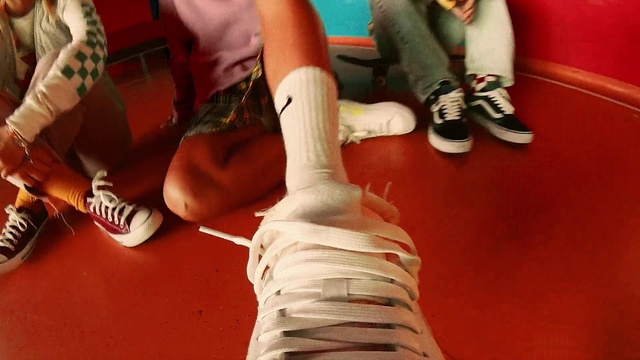 Video Reference: Joint, Shoe, Batting glove, Leg, Sports gear, Knee, Thigh, Gesture, Elbow, Finger