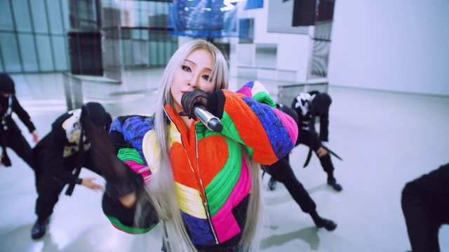Video Reference: Glove, Microphone, Street fashion, Entertainment, Happy, Recreation, Leisure, Scarf, Musician, Event