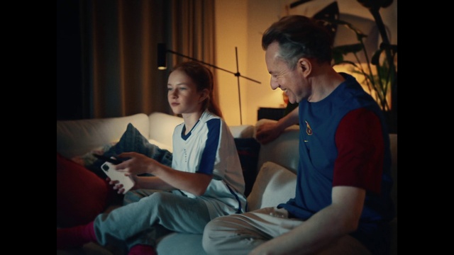 Video Reference: Comfort, T-shirt, Flash photography, Event, Shorts, Fun, Service, Curtain, Elbow, Conversation