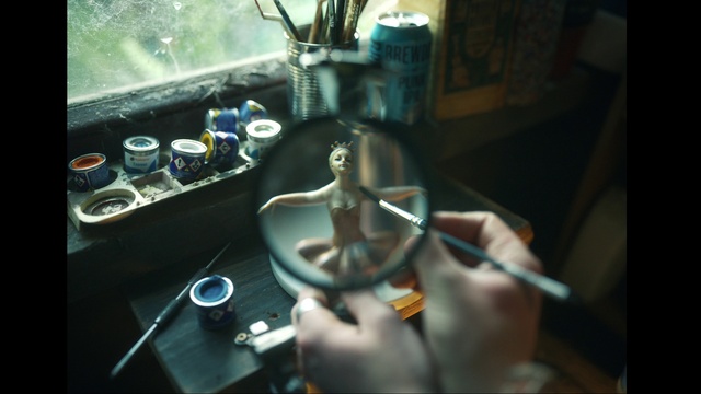 Video Reference: Eyewear, Gadget, Audio equipment, Automotive design, Gas, Machine, Engineering, Glass, Games, Darkness