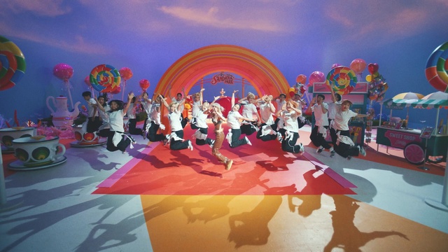 Video Reference: Cloud, Entertainment, Pink, Performing arts, Fun, Art, Leisure, Sky, Happy, Dance