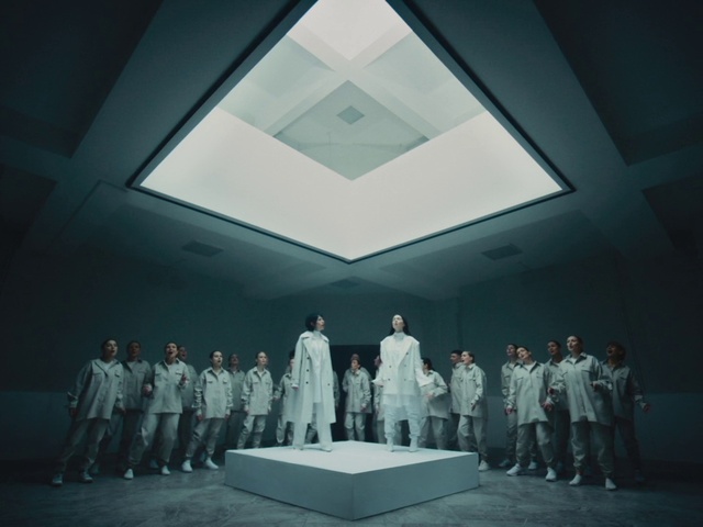 Video Reference: Gesture, Window, Space, Event, Formal wear, Uniform, Symmetry, Crew, Room, Team