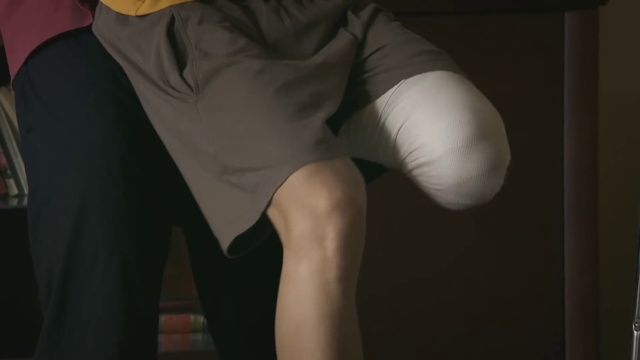 Video Reference: Arm, Leg, Human body, Neck, Knee, Sleeve, Waist, Thigh, Shorts, Elbow