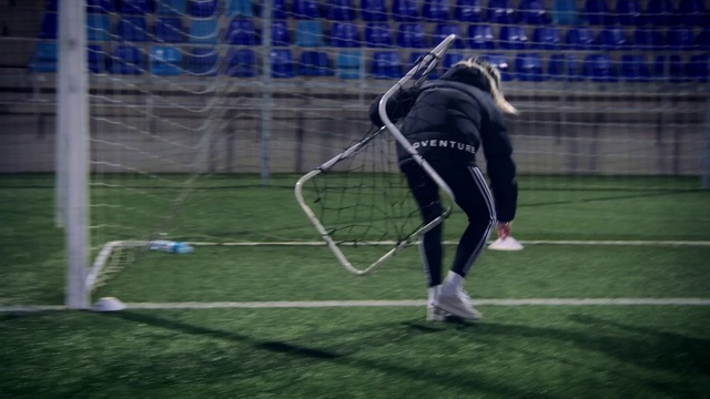 Video Reference: Sports equipment, Player, Sports uniform, Ball game, Soccer, Team sport, Sports, Grass, Net, Competition event