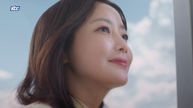 Video Reference: Forehead, Nose, Cheek, Skin, Lip, Chin, Smile, Eyelash, Mouth, Flash photography