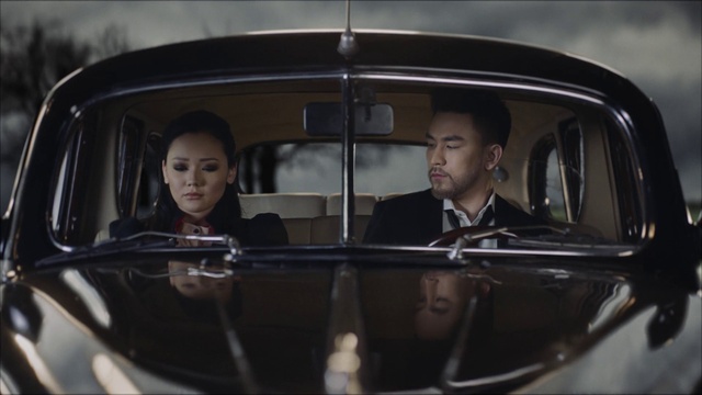 Video Reference: Land vehicle, Car, Vehicle, Motor vehicle, Automotive design, Vehicle door, Automotive exterior, Mode of transport, Personal luxury car, Automotive mirror