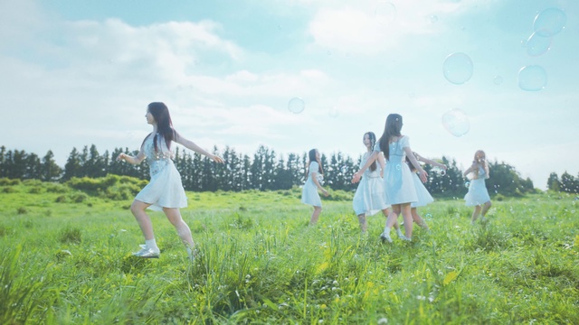 Video Reference: Sky, Plant, Cloud, Ecoregion, Dress, People in nature, Happy, Natural landscape, Gesture, Leisure