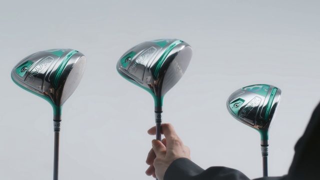 Video Reference: Cloud, Golf, Audio equipment, Sky, Electric blue, Human leg, Fashion accessory, Magenta, Gadget, Personal protective equipment