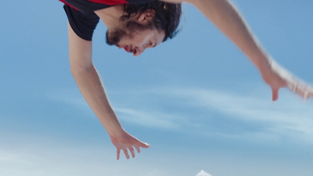 Video Reference: Cloud, Sky, Azure, People in nature, Flash photography, People on beach, Happy, Gesture, Finger, Elbow