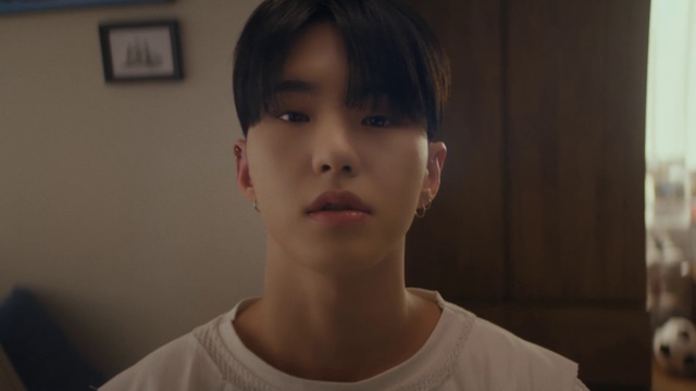 Video Reference: Forehead, Nose, Cheek, Lip, Chin, Eyebrow, Eyelash, Flash photography, Neck, Jaw