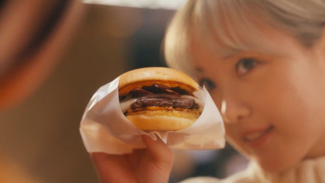 Video Reference: Nose, Food, Eye, Food craving, Finger, Happy, Cuisine, Eyelash, Thumb, Sweetness