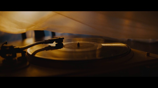Video Reference: Amber, Gas, Tints and shades, Circle, Transparent material, Darkness, Gramophone record, Event, Liquid, Metal