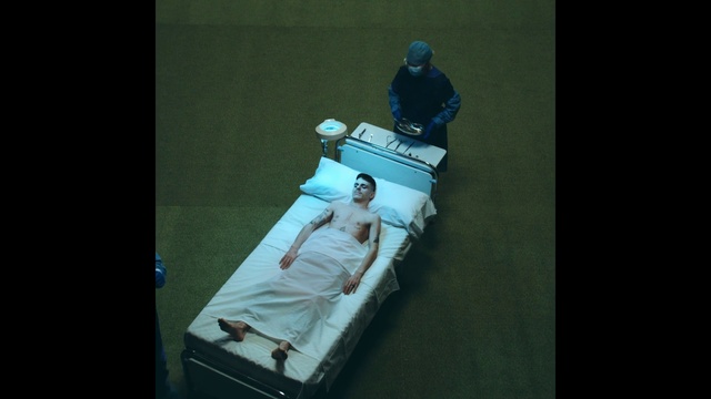 Video Reference: Comfort, Pillow, Event, Bed, Electric blue, Elbow, Sitting, Leisure, Classic, Room