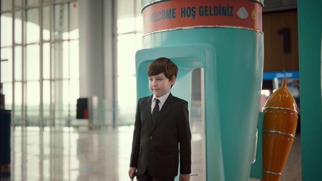 Video Reference: Sleeve, Standing, Blazer, Gas, Suit, Formal wear, Electric blue, Street fashion, Cylinder, Event